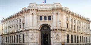 Banche, da piazzetta Cuccia a piazza Caltagirone