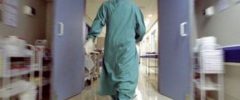 Il collasso degli ospedali: in 6 reparti su 10 non ci sono posti liberi