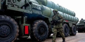 Lettera a Scholz: no all'invio di armi all'Ucraina