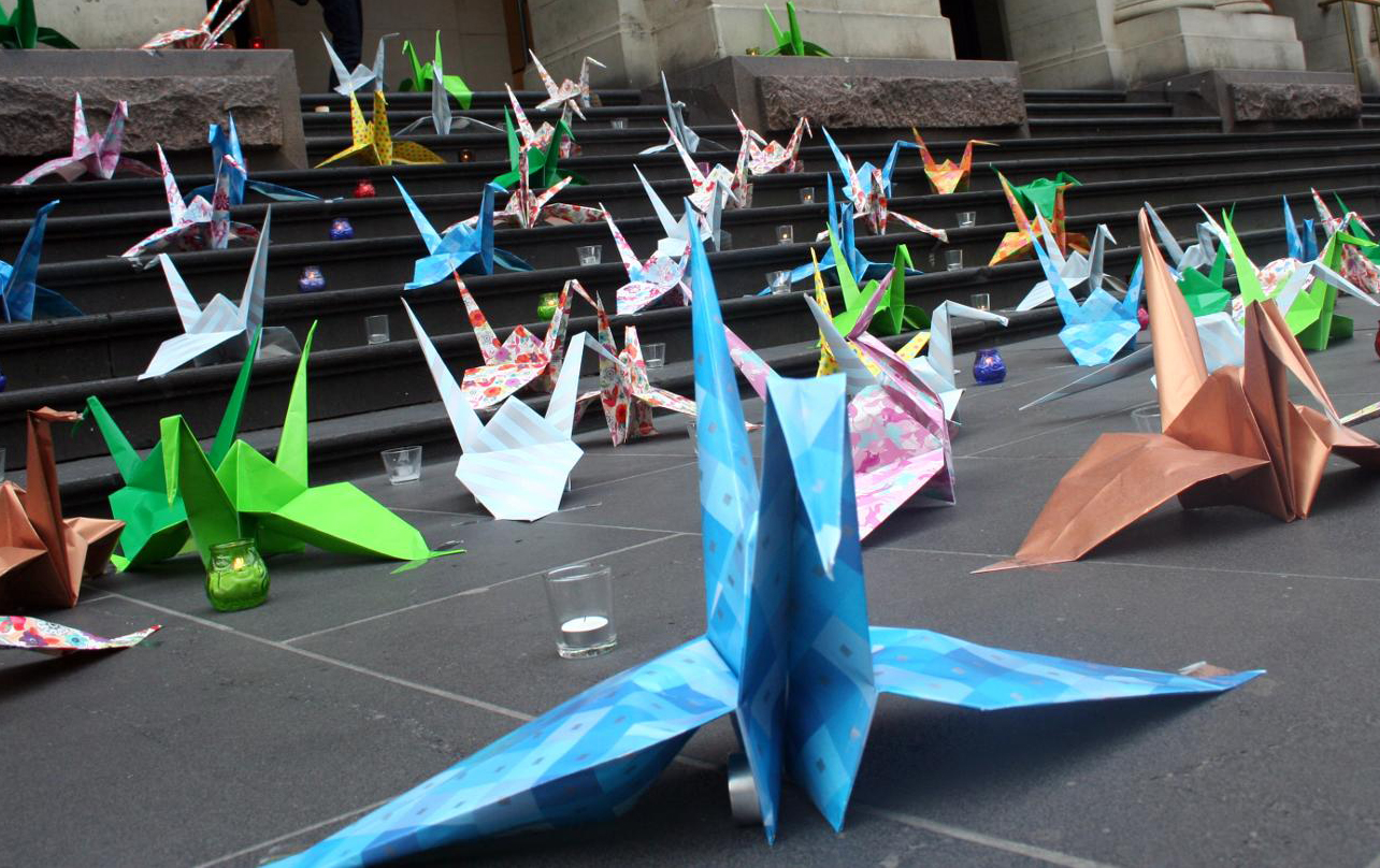 Peace_Cranes_on_the_GPO_steps